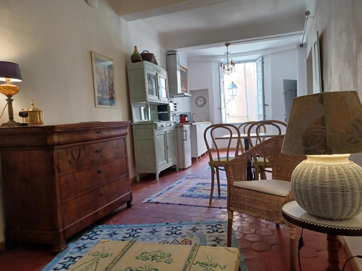 L'Horloge Apartment Aups Luaran gambar